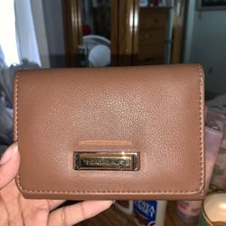 TAHARI Wallet
