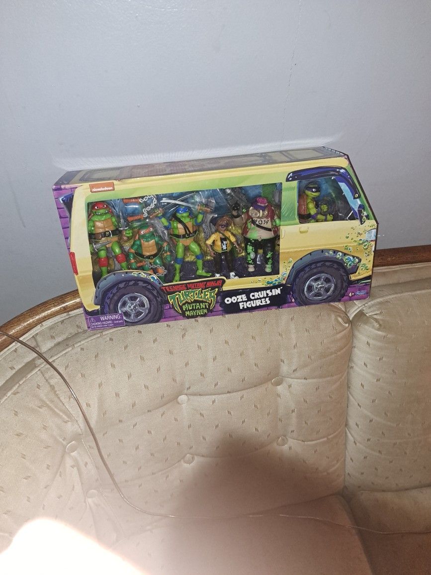 TMNT Mutant Mayhem Ooze Cruisin' Figures