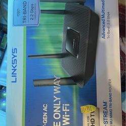 Linksys 2.2 Tri Band 2.2Gbs 4 Antenna Router