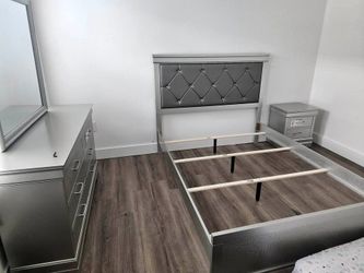 Gray King and queen 4pc bed set