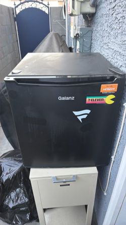 Small Refrigerator 40$