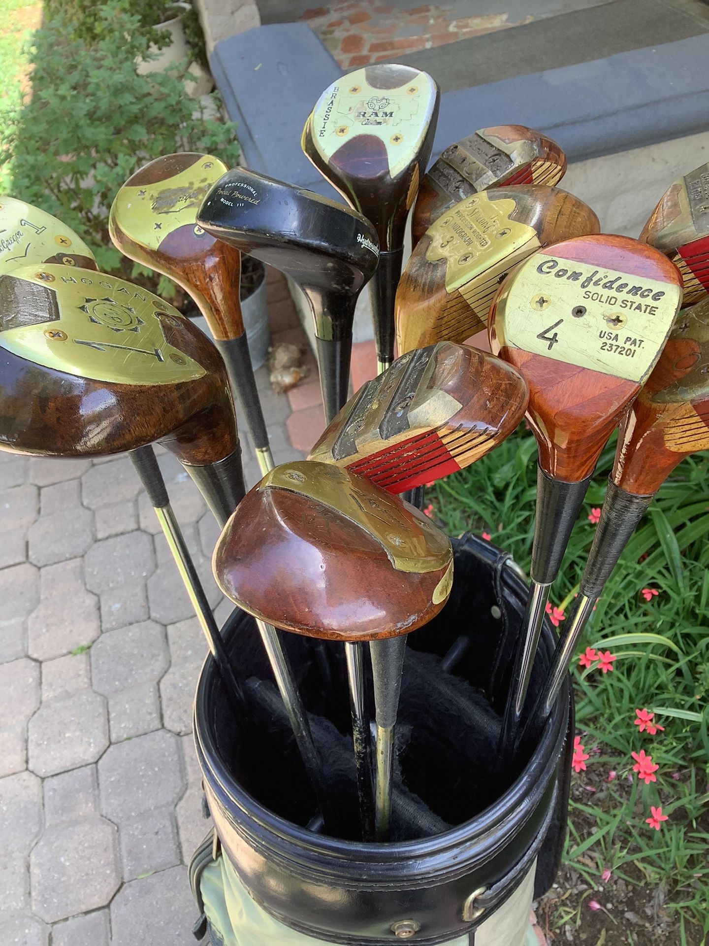 REDUCED PRICE: ONLY $75. CLASSIC GOLF WOODS. CONDITION IS GOOD  SHAFTS AND GRIPS ARE GOOD.