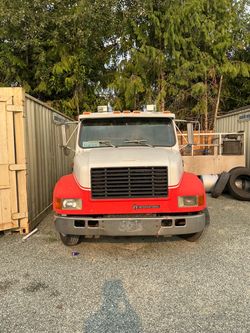 International Heavy Duty tow truck