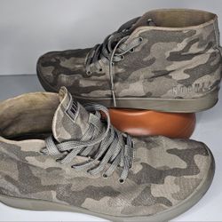 NOBULL Canvas Trainer High-Top shoe in a camouflage pattern Mens Sz 10 W 11.5