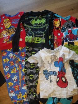 Ropa de niño a $2 por prenda