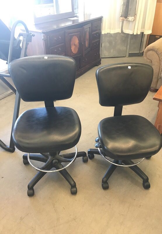 2 slot machine chairs