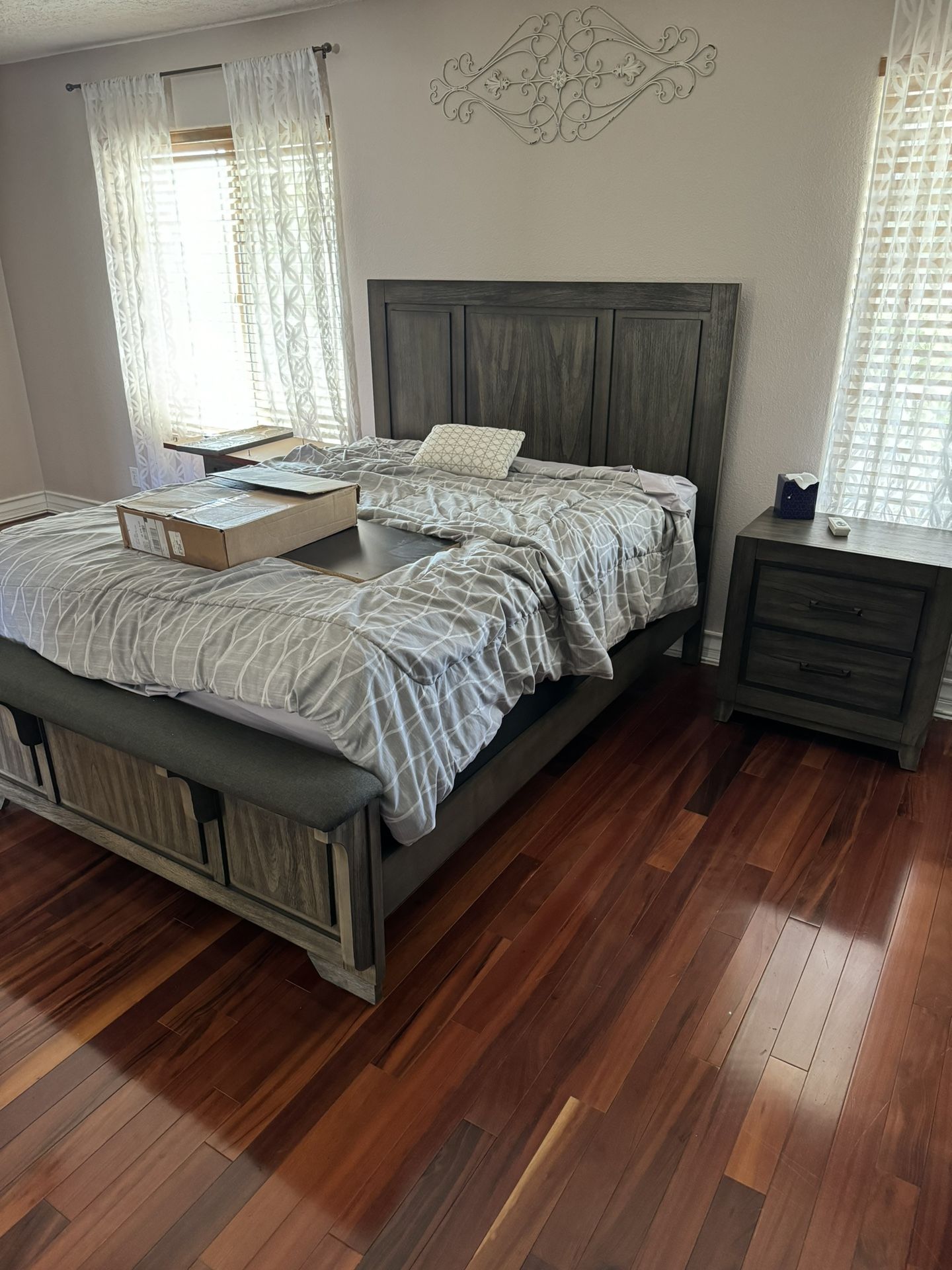 Queen Bed Set With Night Stands And Dresser