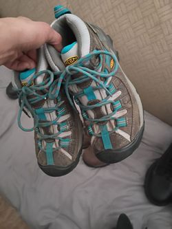 Hiking shoes (keen)