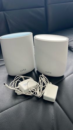 Netgear Orbi router RBR50v2 and Orbi satellite RBS50v2