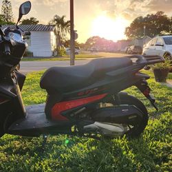 GTI 150CC  Scooter
