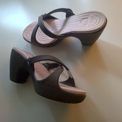 Crocs Heel In Sage Size 7 