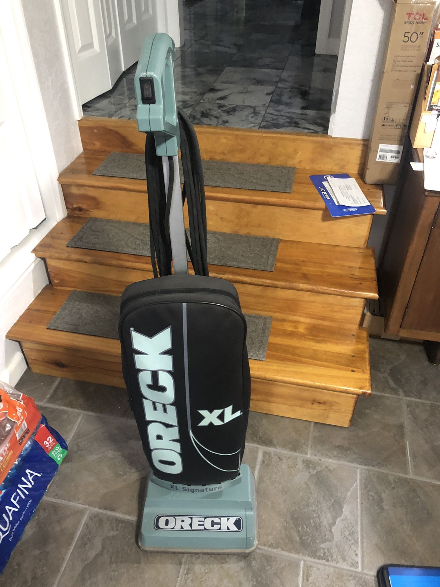 Oreck Vacuum . Like New