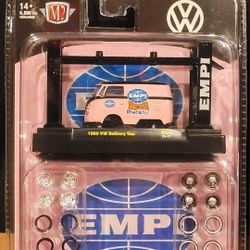 🔥M2 Machines 1960 VW Delivery Van EMPI – Diecast with Display & Accessories🔥