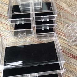 4 pieces make up boxes 