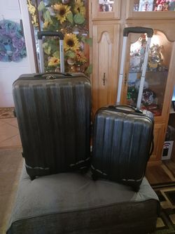 2pc Set Rockland luggage great condition gray/ black color with locks 🔒 hard shell.