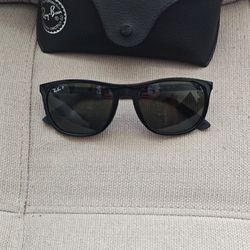 Ray ban sunglasses in good condition no scratches at all RB4291
