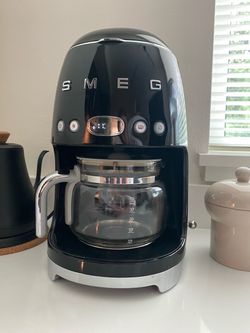 Smeg Retro-Style Drip Coffee Machine (10 Cups) – Black