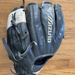 11.5 Inch Mizuno Global Elite GGE 60FP Fastpitch Softball Glove Right Throwing Hand