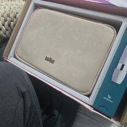 Braun Smart IPL, Skin i·Expert Pro 7: at Home Laser Hair Removal for Women and Men, Permanent Visible Hair Reduction, with Free App, Vanity Case, Venu