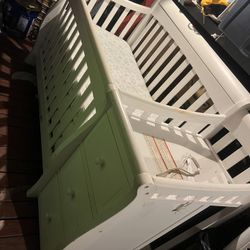 Crib with changer 