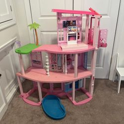 Barbie Dream House 