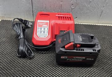 Milwaukee
M18 18-Volt Lithium-Ion REDLITHIUM FORGE Starter Kit with 8.0Ah Battery and Rapid Charger