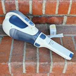 BLACK + DECKER 15.6 volt handheld lightweight portable bagless vacuum