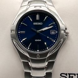 Seiko blue dial watch, 39mm size case, 7in size wrist bracelet  