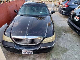 Lincoln town car