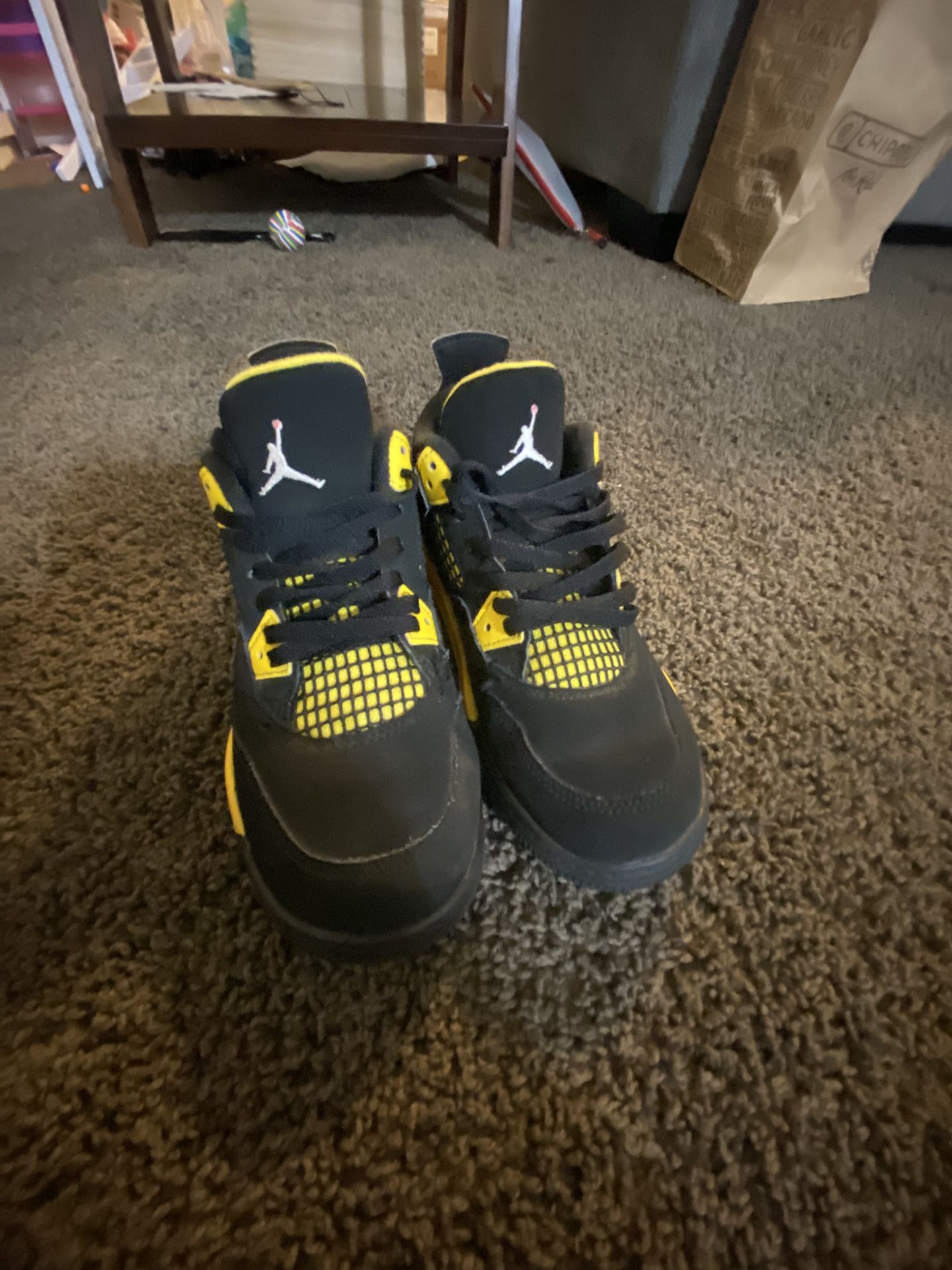 Jordan4’s  Color: Black/yellow 