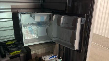 Upstreman 1.7 Cu Ft Mini Fridge with Freezer - Excellent Condition