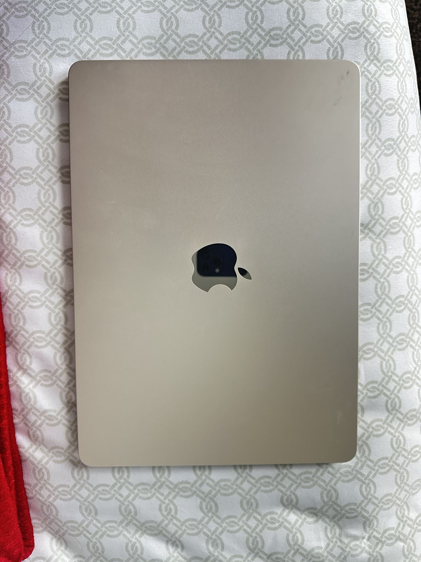 Brand new MacBook Air M2 13” – only opened box, never used – Starlight