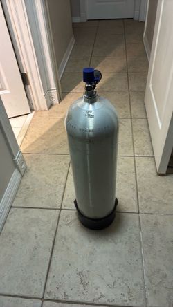 Luxfer 80cc aluminum scuba diving tank