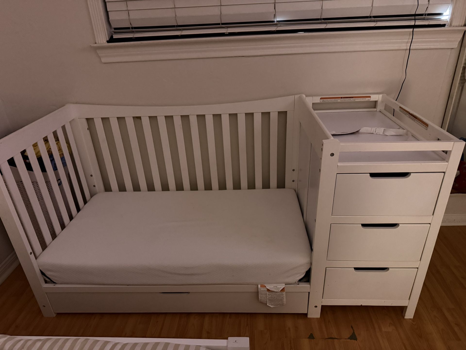 Graco Crib / White Crib
