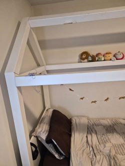 Twin house bed with matress