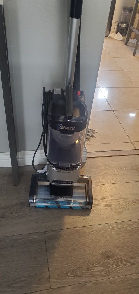 Shark Lift Away Vacuum used only once
