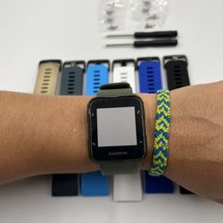 Garmin Forerunner 35 With Bands And Screw Kit. Not Charging. Selling For Parts Only. 