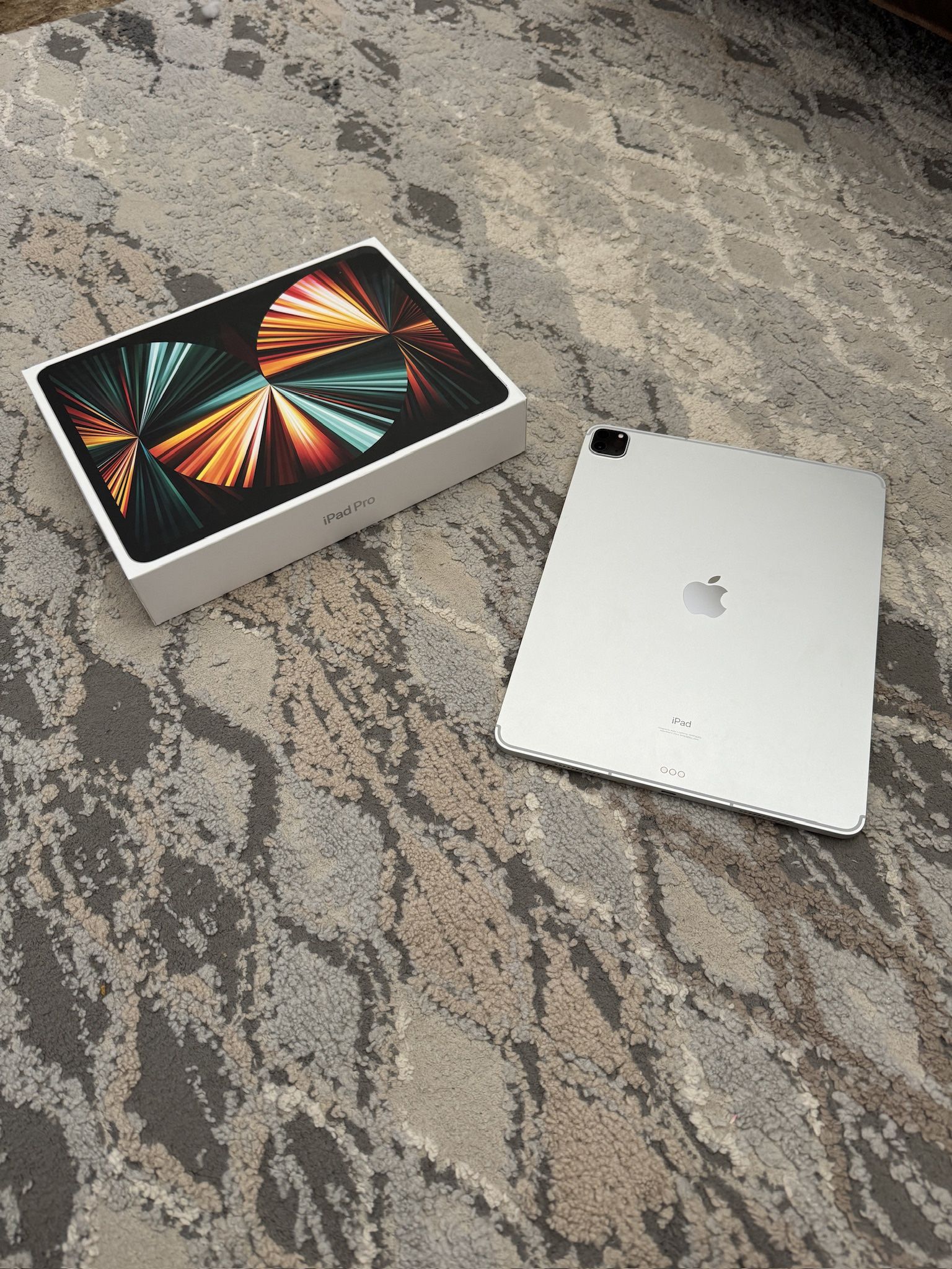 iPad Pro 12.9 Inch 128gb With Keyboard 5th Gen 