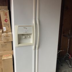Fridge Brand Whirlpool Ice And Water Machine Everything Works 3 Months Of Guarantee