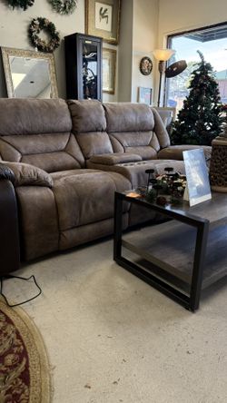 Hanton Heights Non-Power Reclining Loveseat