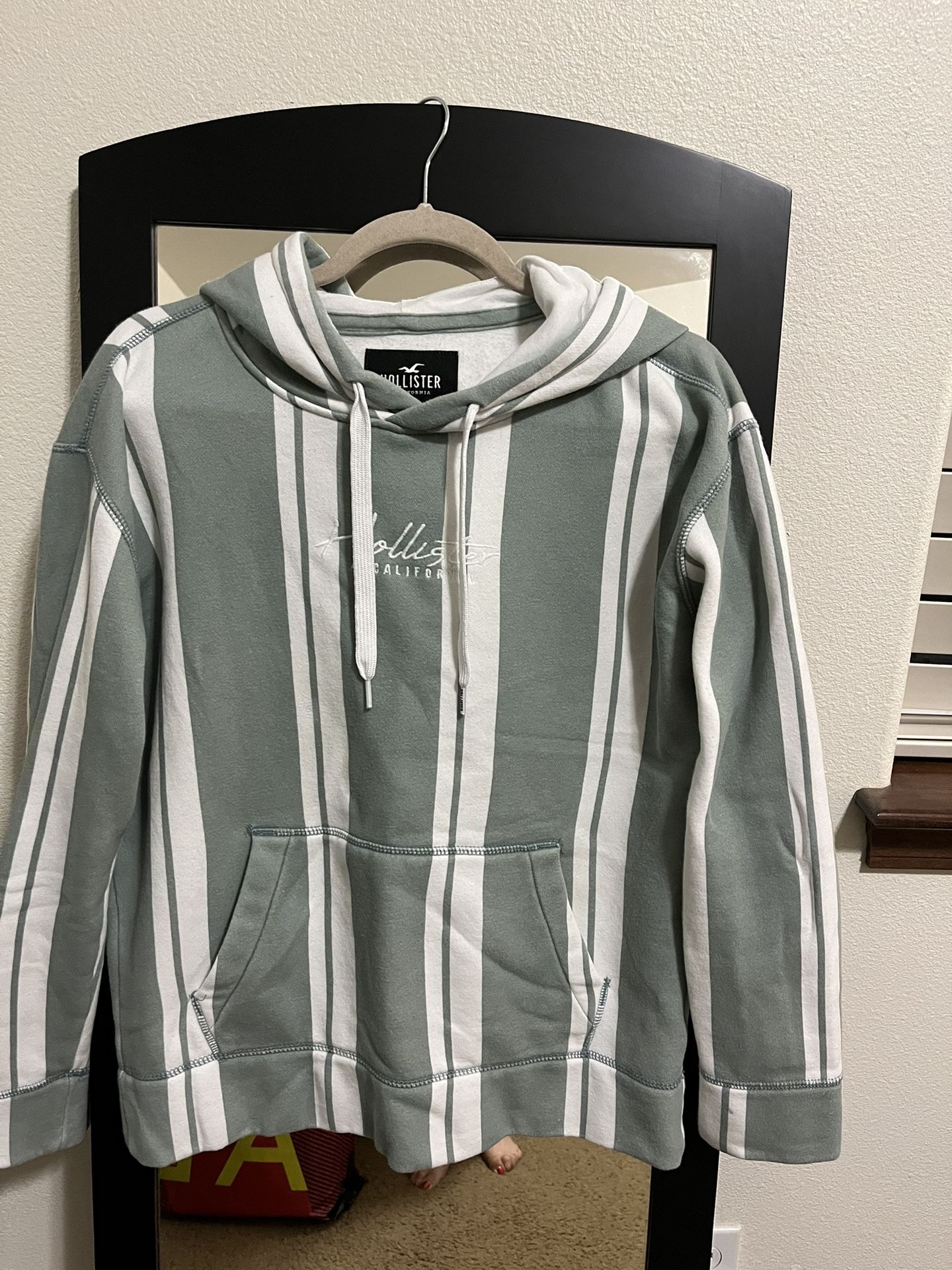 Hollister hoodie (XS) 