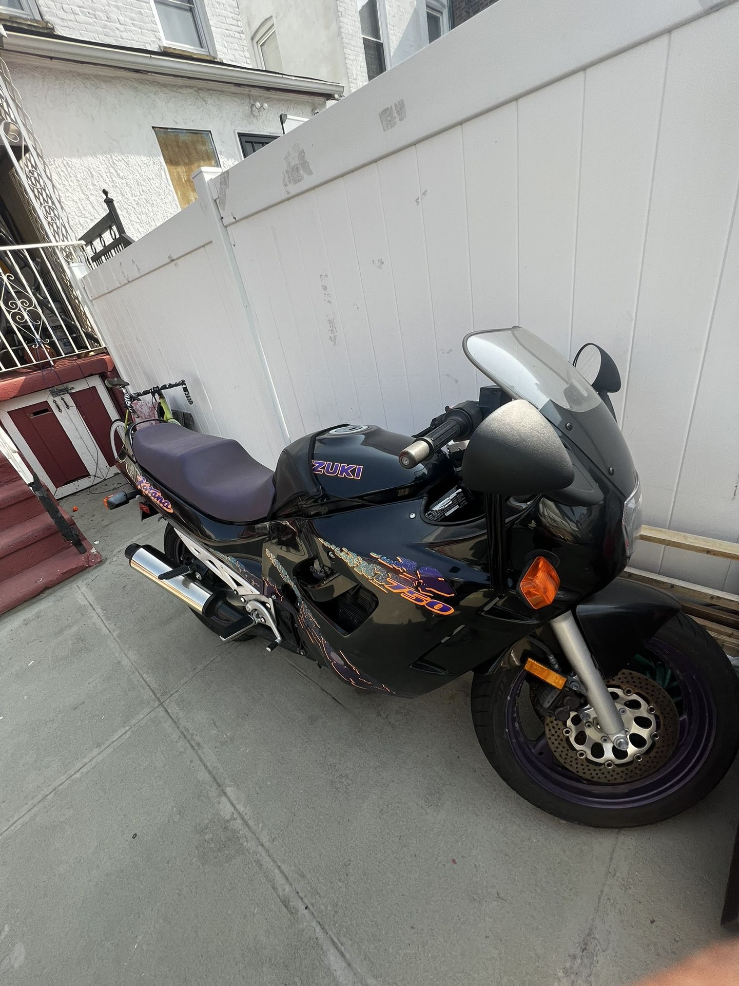 1995 Suzuki 750 Motorbike I’m Trading it for a Pick Up Truck Or a Van