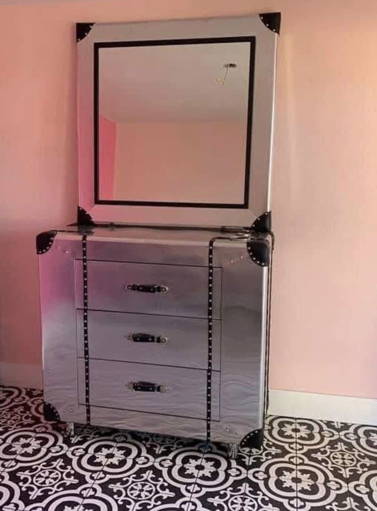 Professional Salón Station With Mirror & Professional Salon Hairdryer