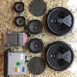 2006 Corvette GM OEM C6 Bose Headunit And Speakers Amp (should fit 05-13)