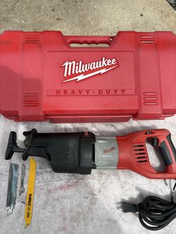 Clean MILWAUKEE Super Sawzall Reciprocating Saw KIT-6538-21-15 Amp, Vari Spd, Case, Blades, 19’ Cord