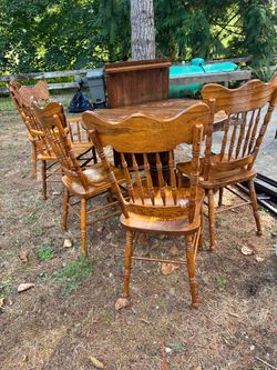 Oak Dining Table with 6 chairs