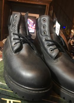 New men’s black boots