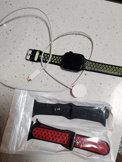 Apple Watch SE 2nd Generation 44mm (GPS) +2 EXTRA WRISTBANDS
