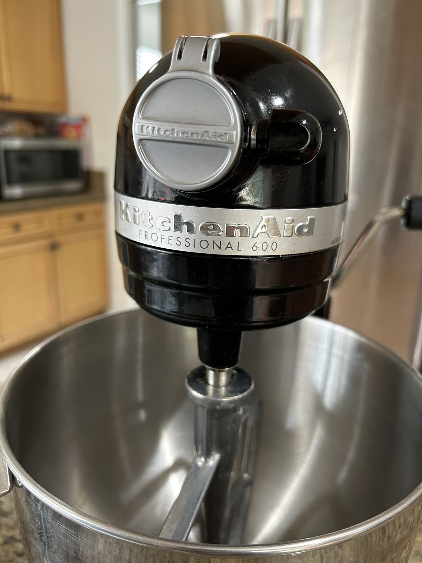 KitchenAid. Professional series 600 of 6 Quart-Bowl-Lift Stand Mixer.