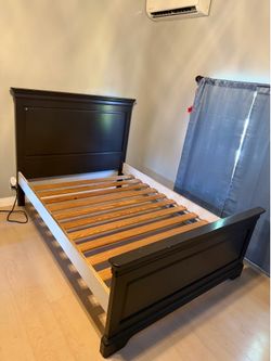 Bed Frame w Headboard